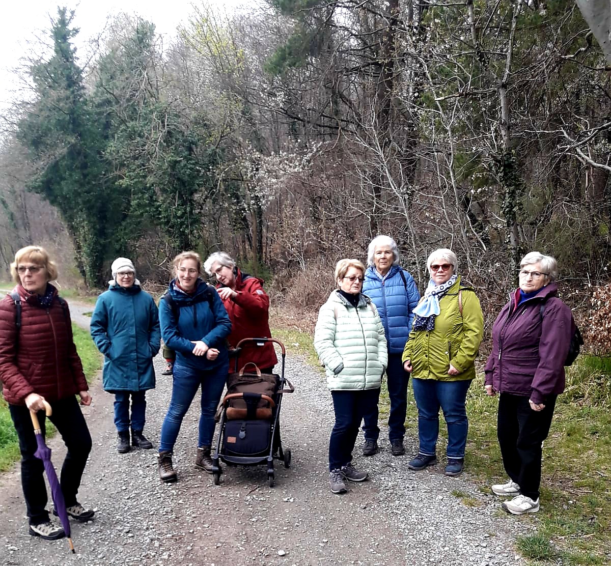 Gruppenbild mit Buggy Gruppenbild mit Buggy